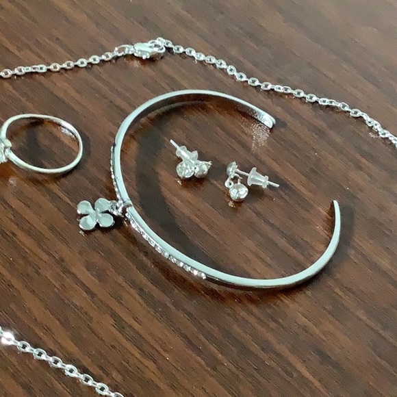 Boutique Luxe 💎  5pc bling sparkle jewelry Set 🥰 - Picture 3 of 5